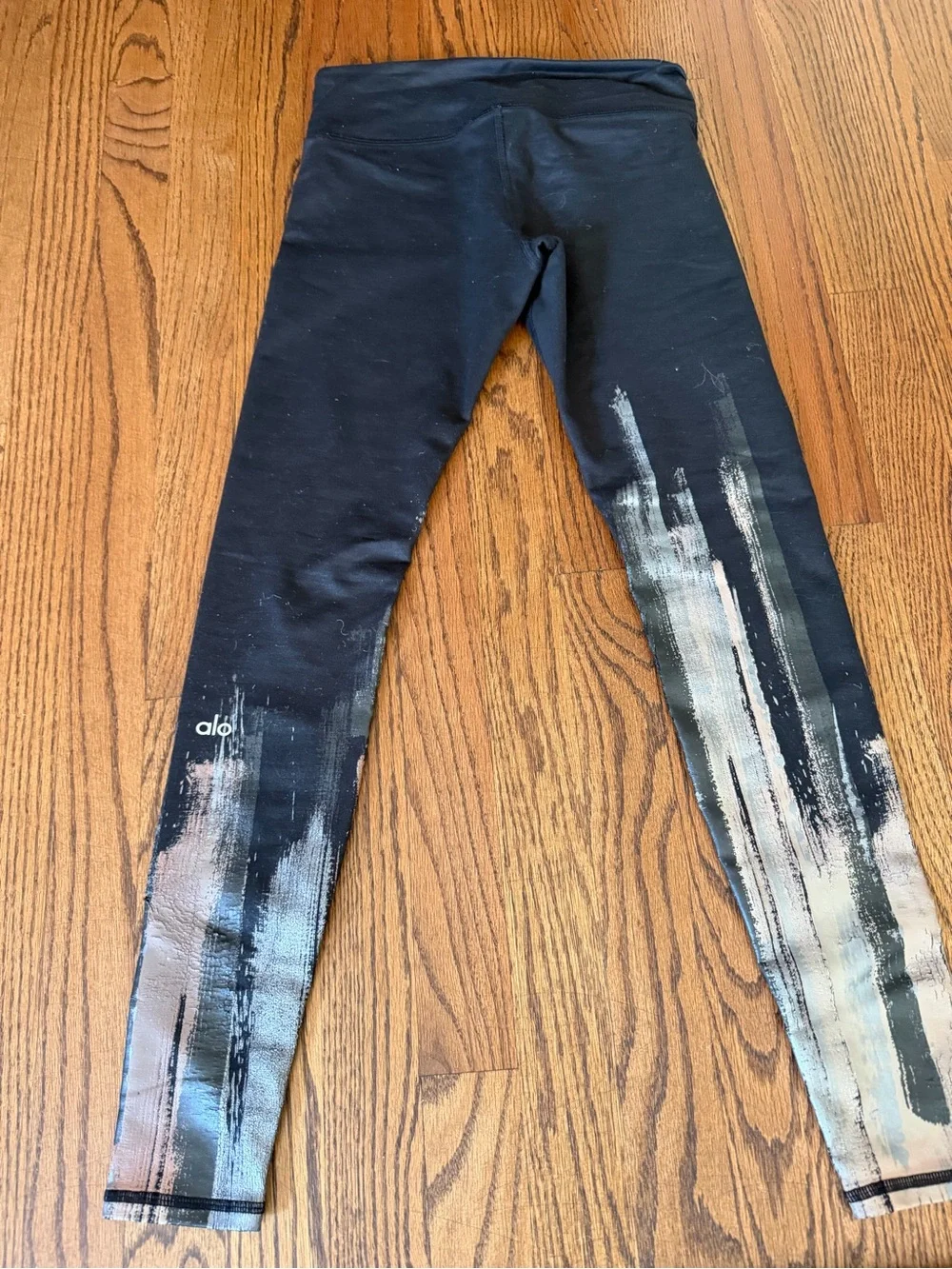GUC!  ALO Black Women's Athletic Leggings with Metallic Brush-Stripe Detail